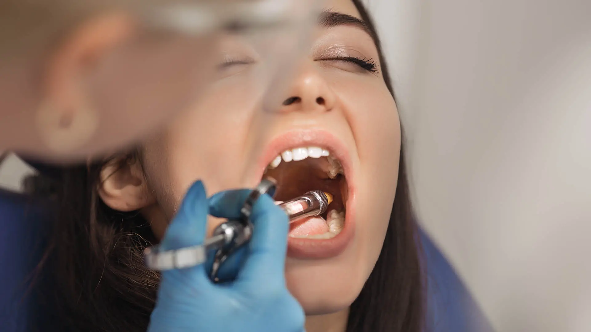 Tandläkare ska undersöka patient
